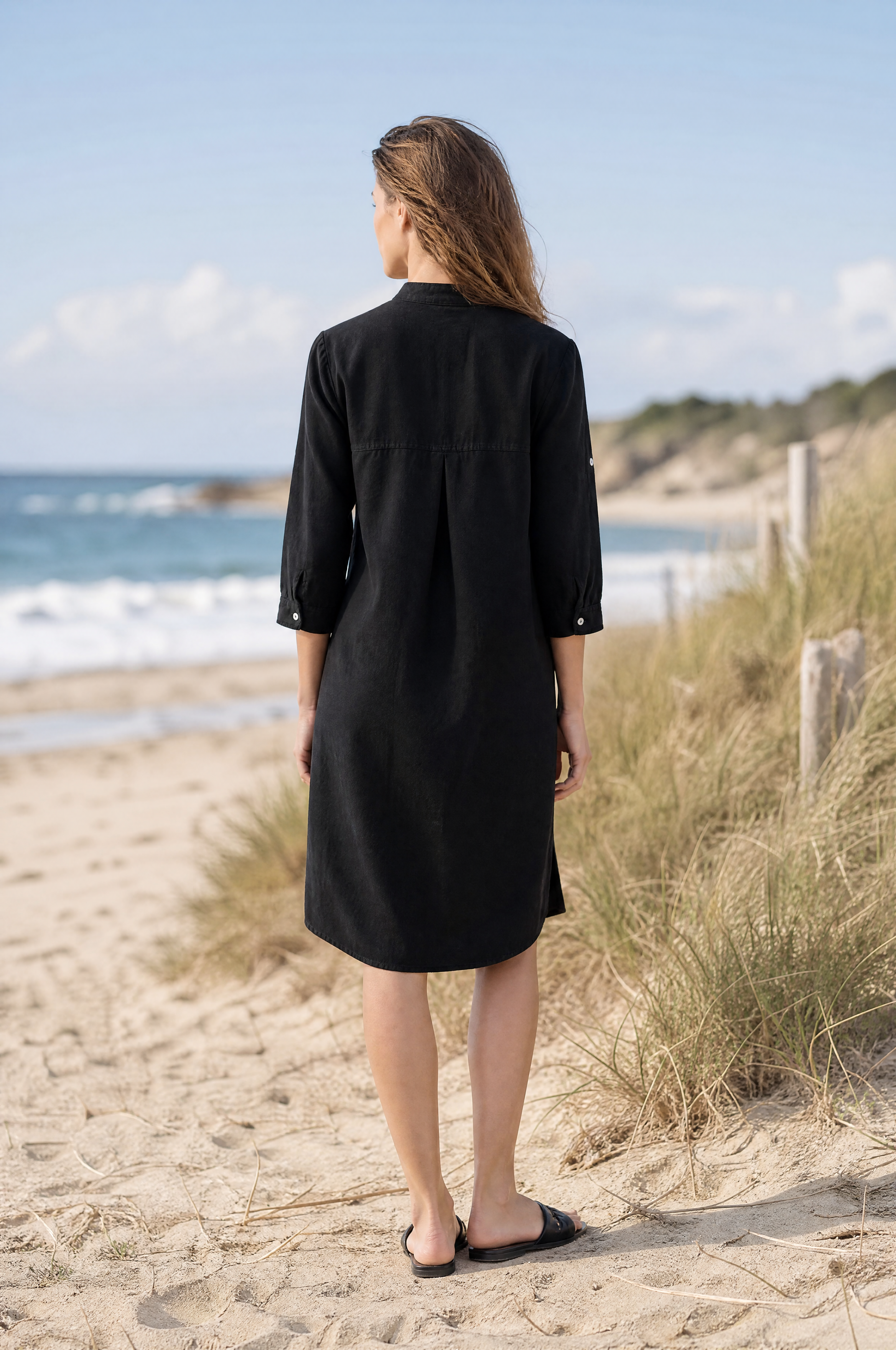 Leinenkleid im eleganten Schwarz mit Taschen und Knopfleiste