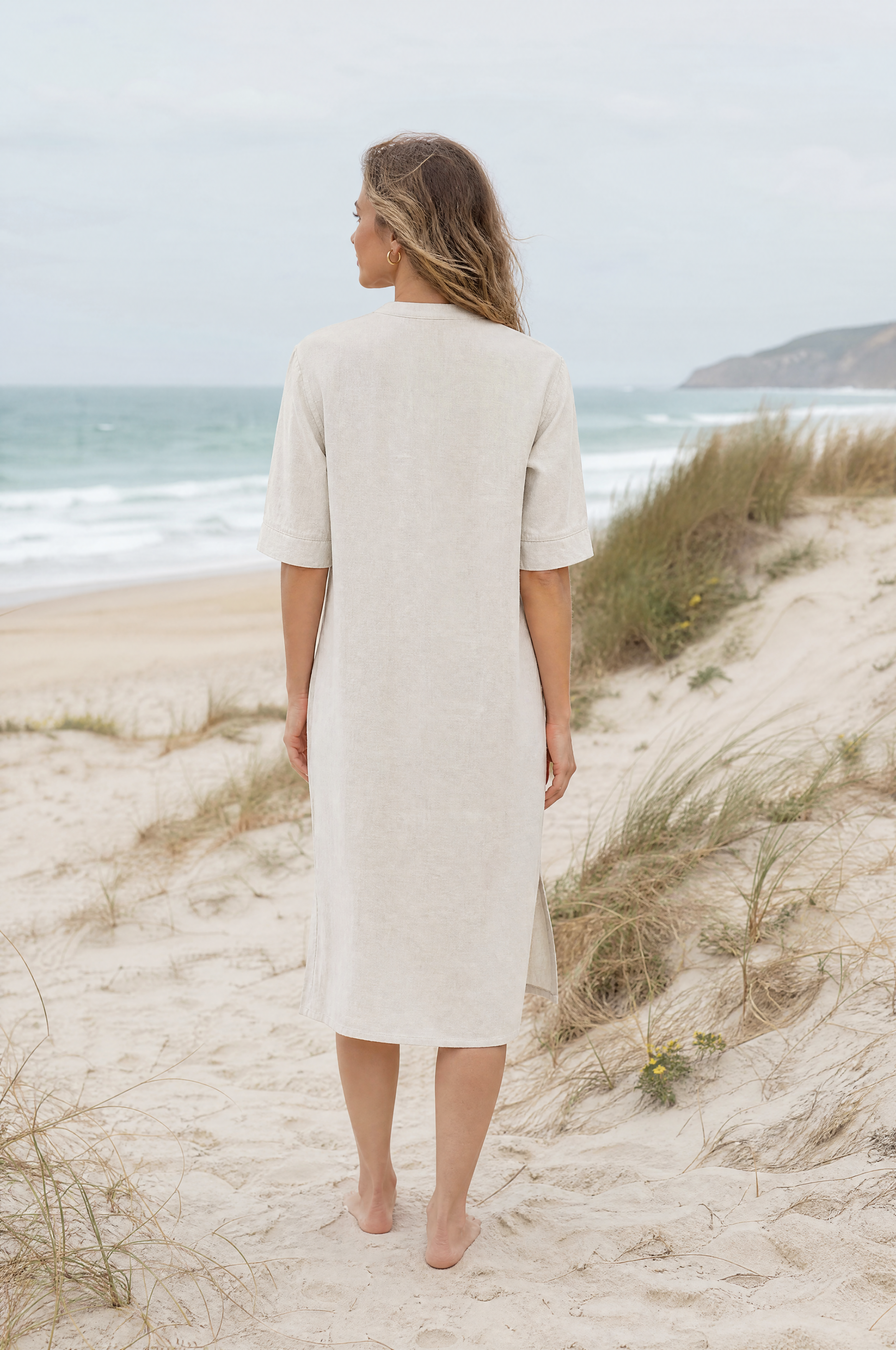 Linen dress in beautiful beige with pockets and a V-neck
