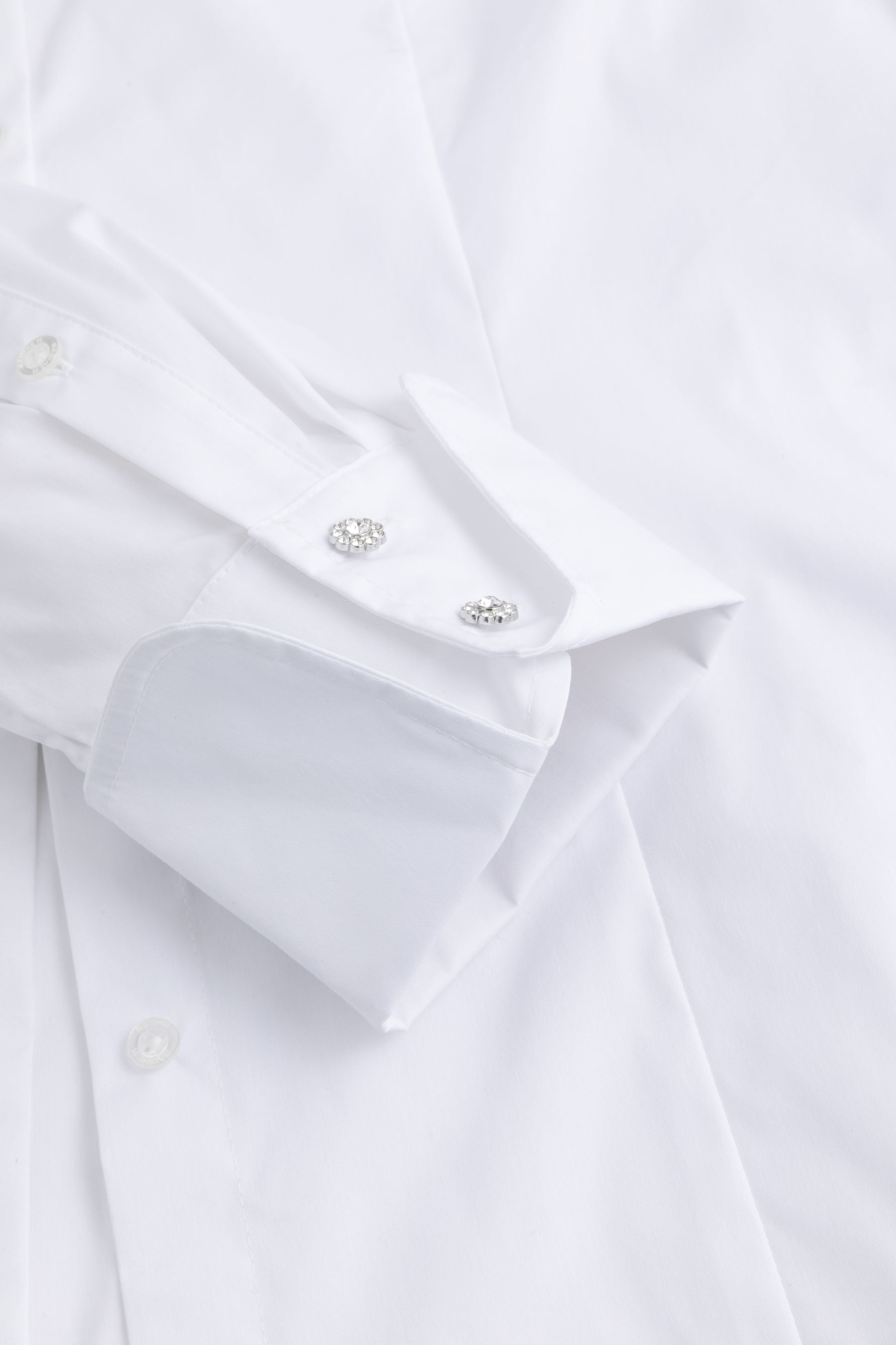 Elegant women's shirt in white with elegant buttons WHITE