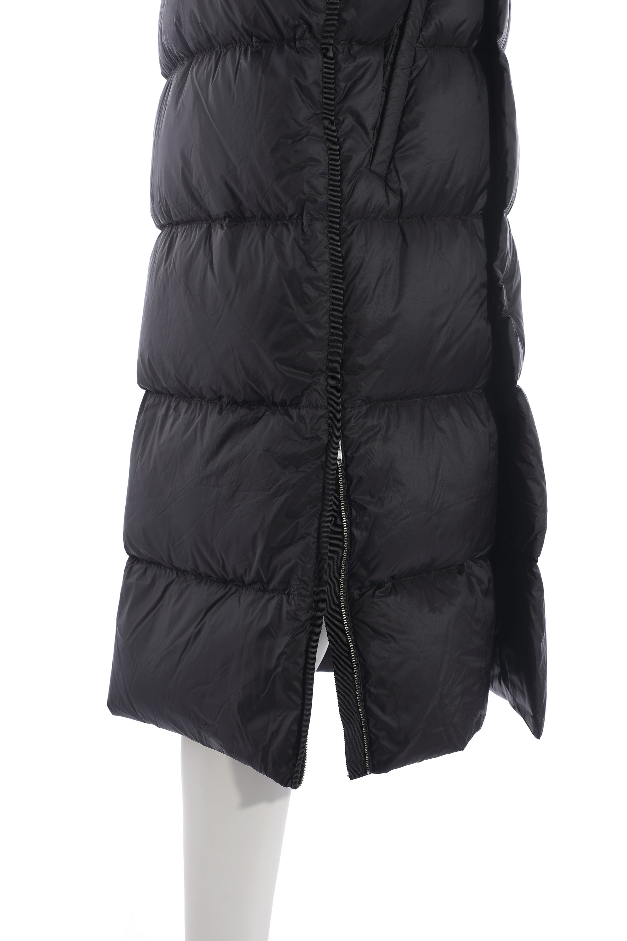 Leichtdaunenweste mit Druckknöpfen und seitlichem Reißverschluss, black; Detailaufnahme Reißverschluss