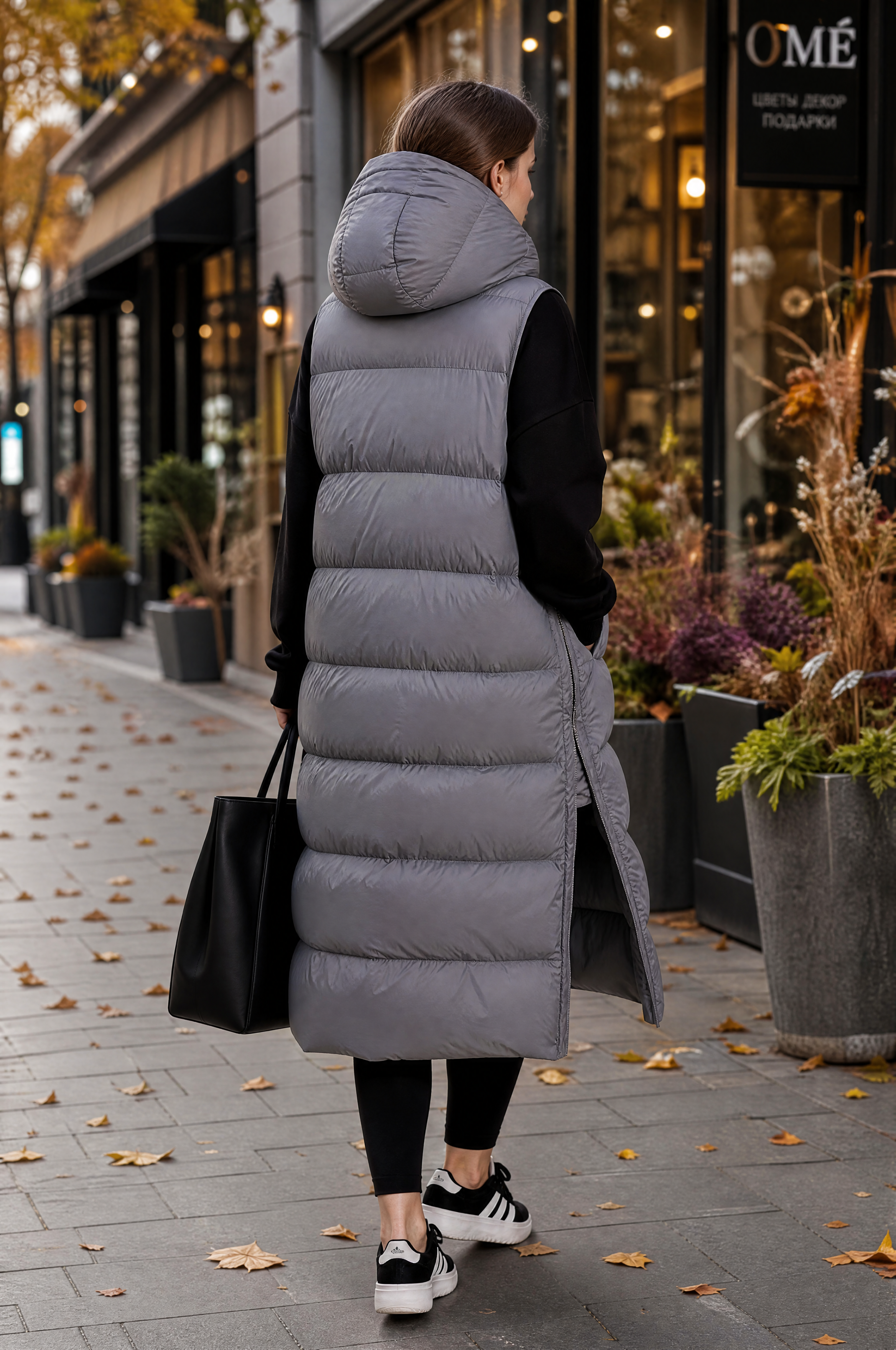 Lange Daunenweste mit Kapuze ideal Frühling moderner Stil