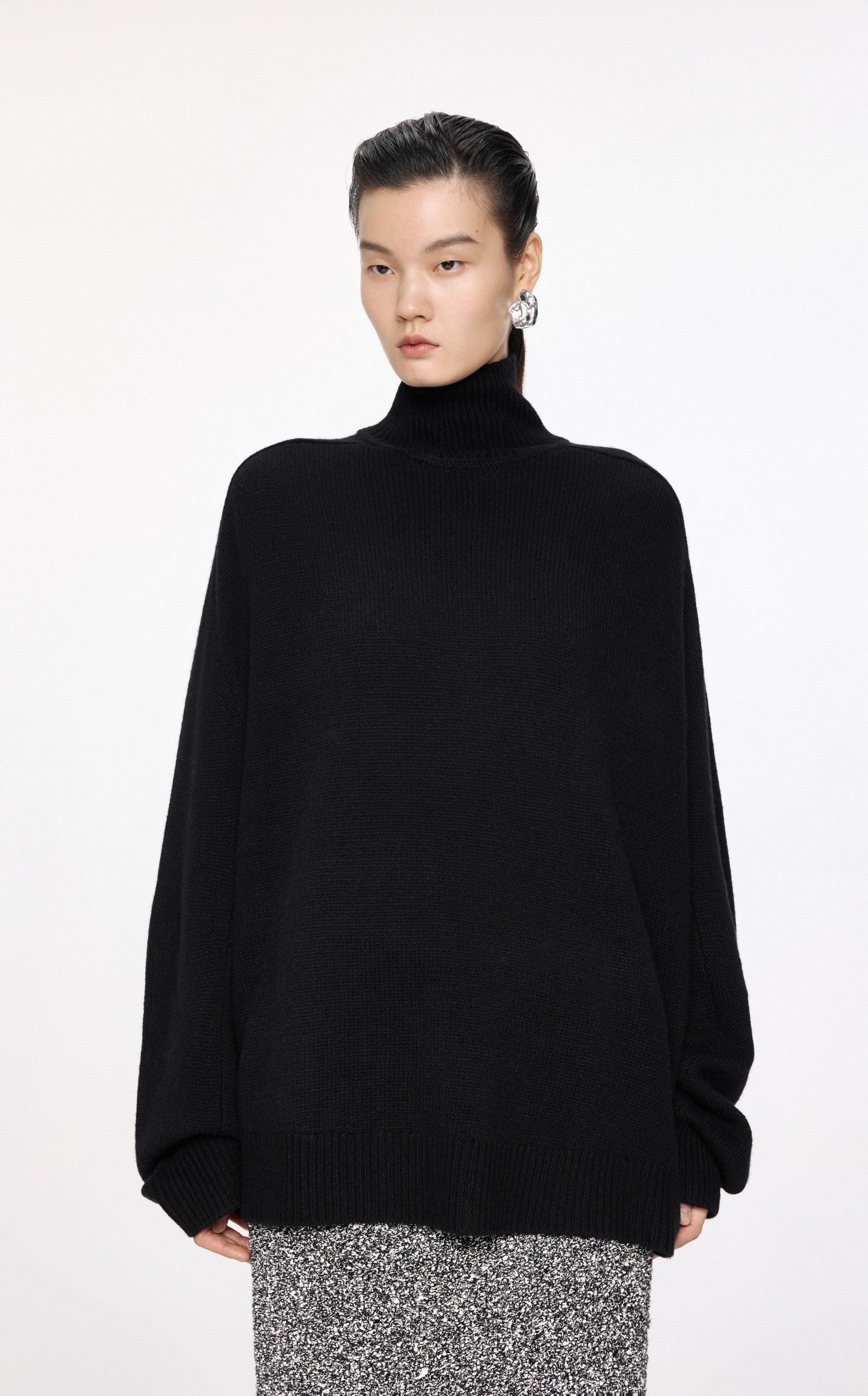 Damen Loose Sweater mit Stehkragen in Schwarz JNBY