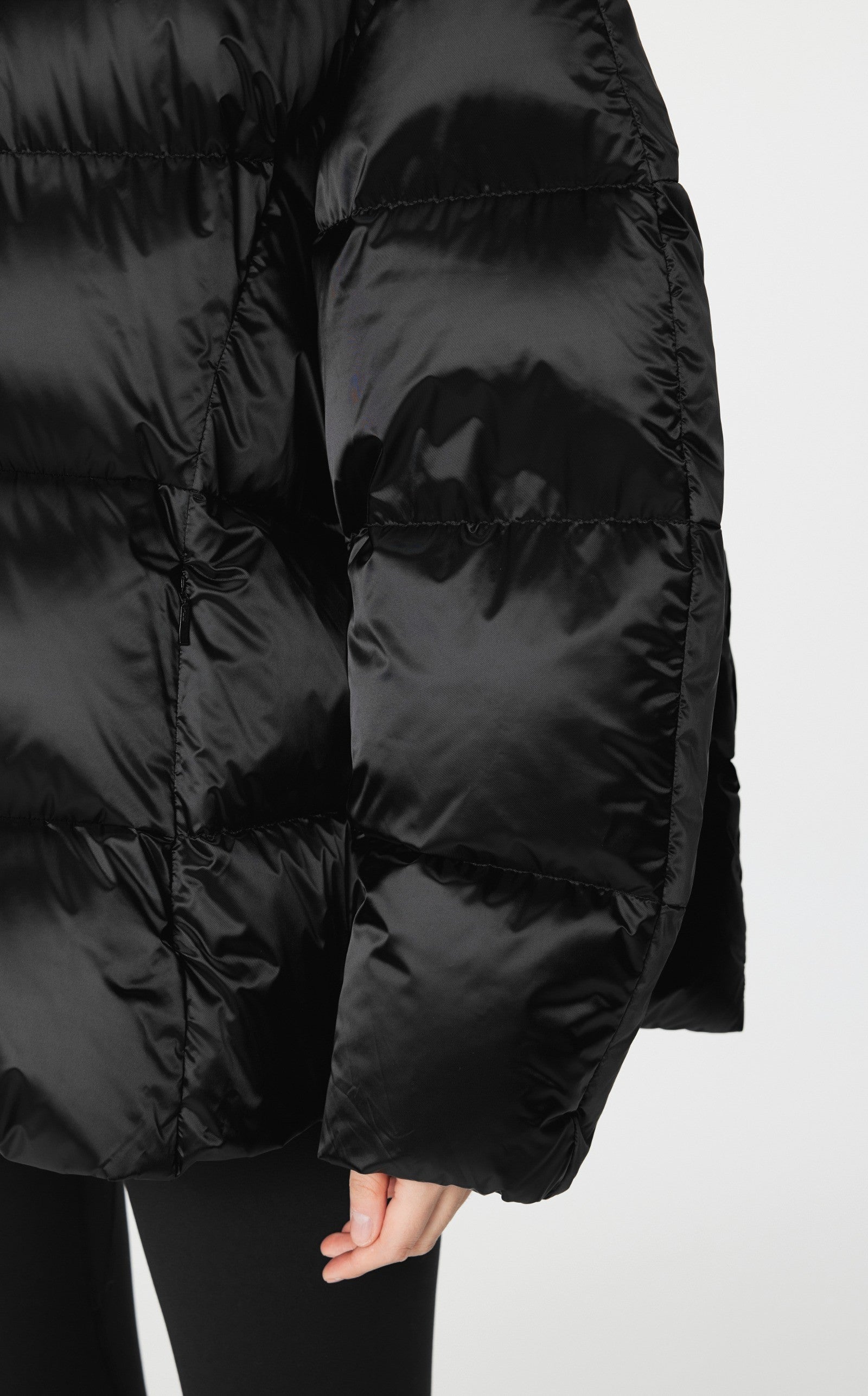 Damen Oversize Daunenmantel mit Stehkragen Schwarz JNBY