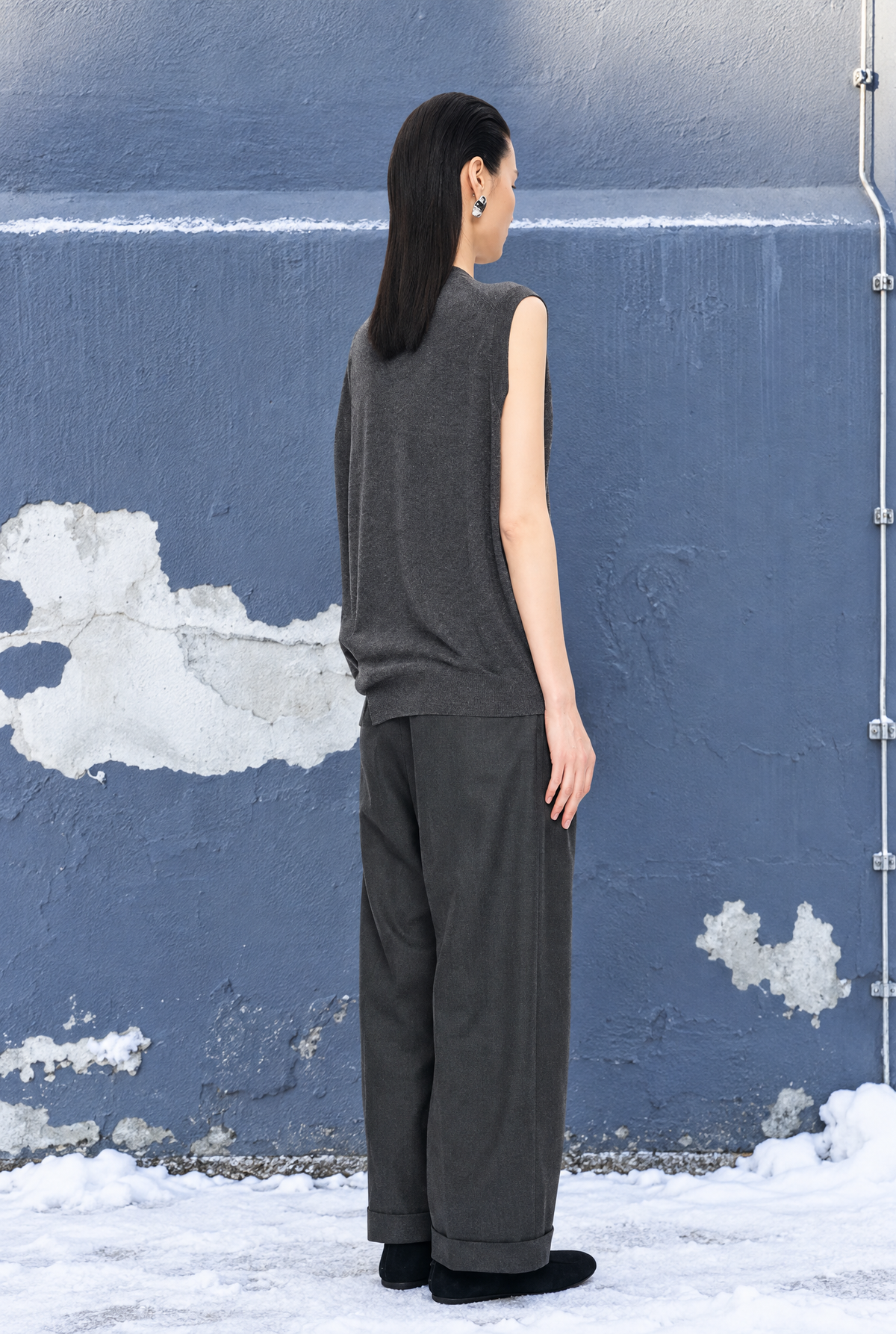 JNBY Damen Wollhose Anthrazit Wide Leg Bundfalten Umschlag Herbst Winter Look