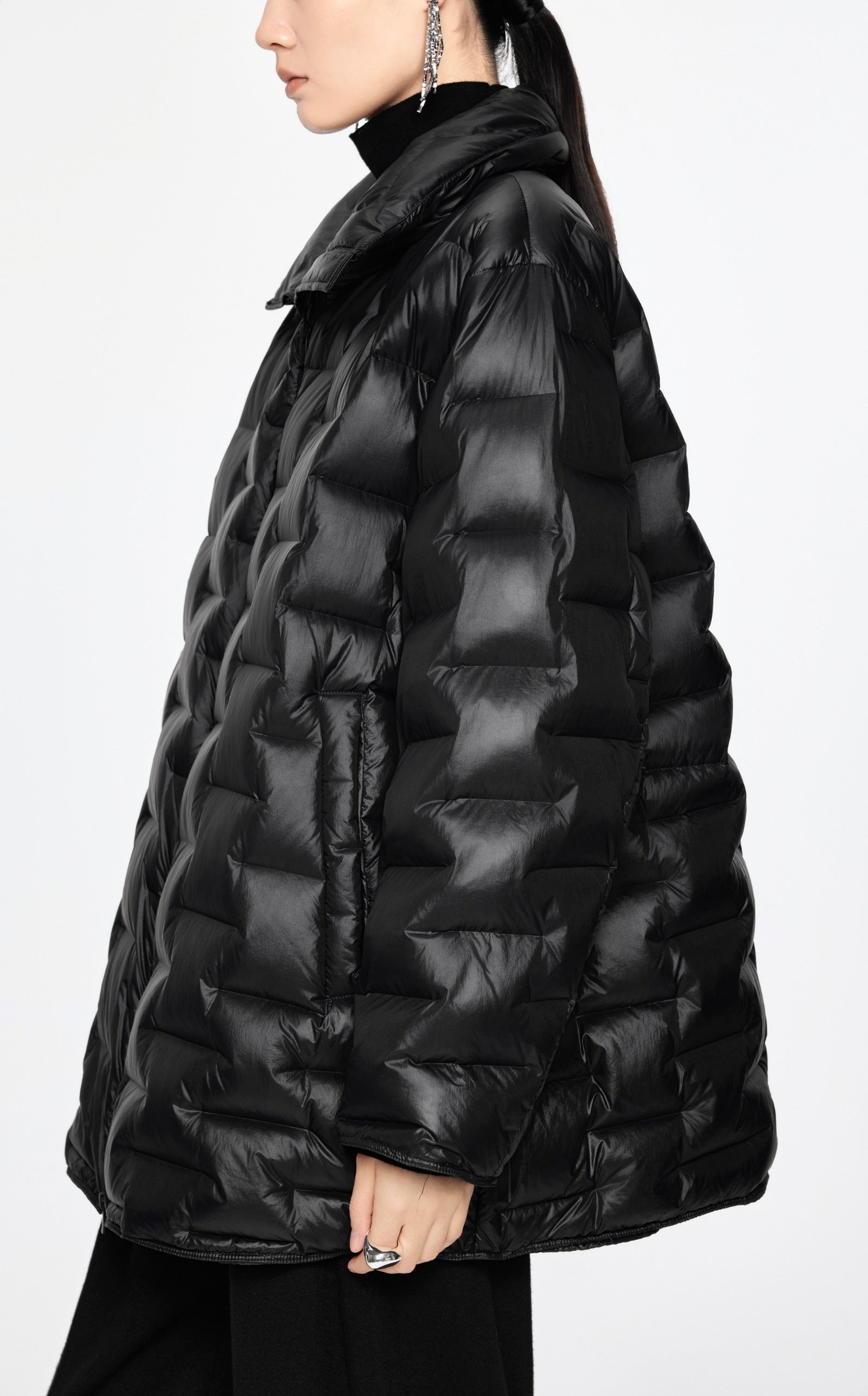 Damen Regular Daunenjacke mit versetzter Blocksteppung Schwarz JNBY