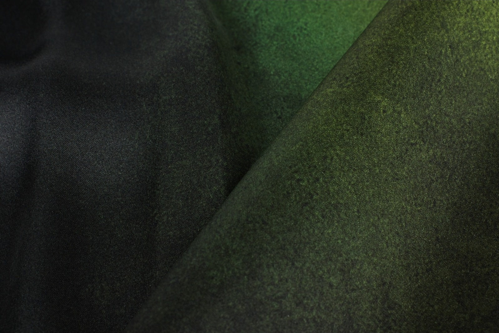 Damen Oversize Bluse mit Perlmutt-Knöpfen & Space Print Schwarz LESS