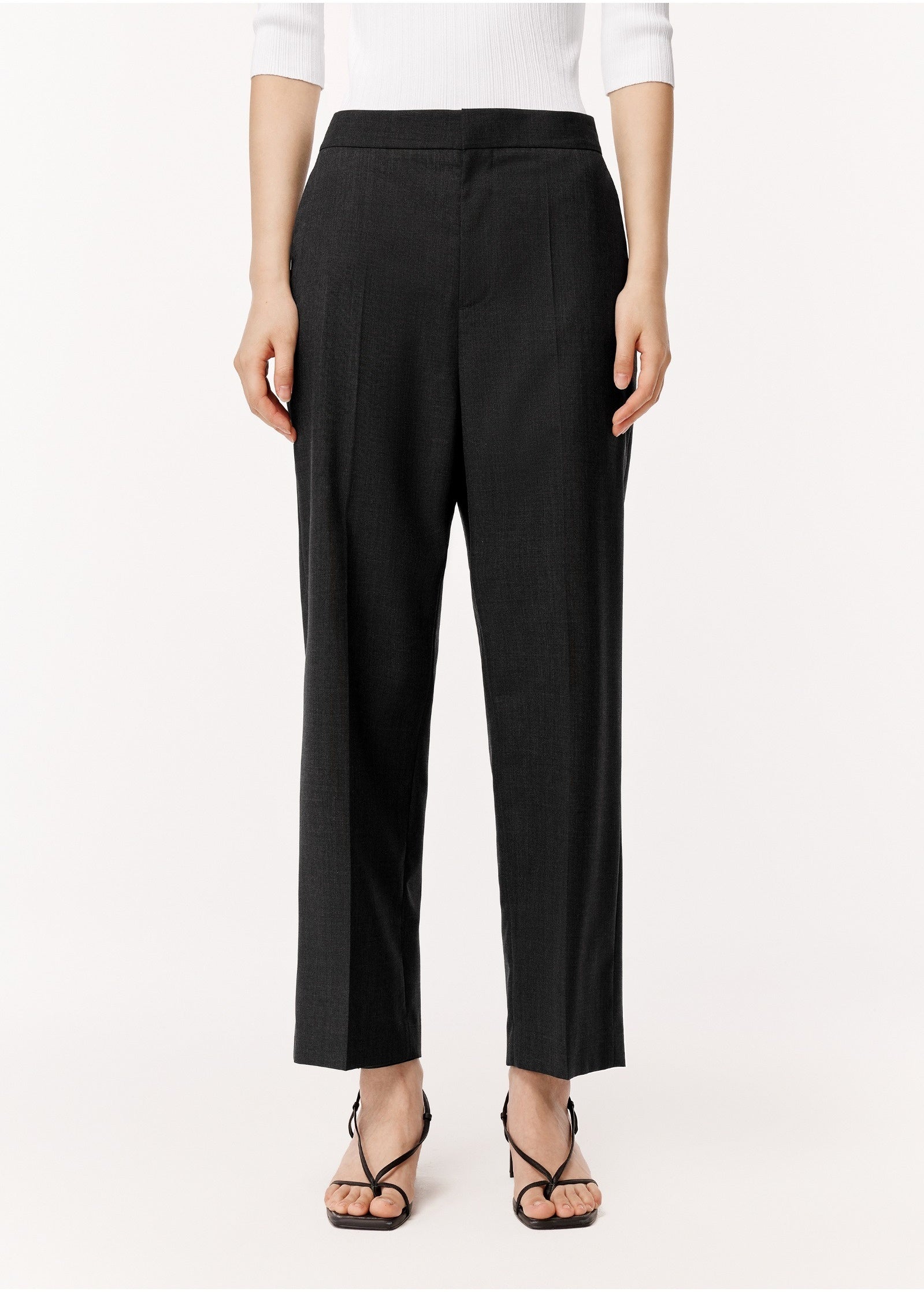 Damen Loose Stoffhose mit cropped Schnitt Schwarz LESS