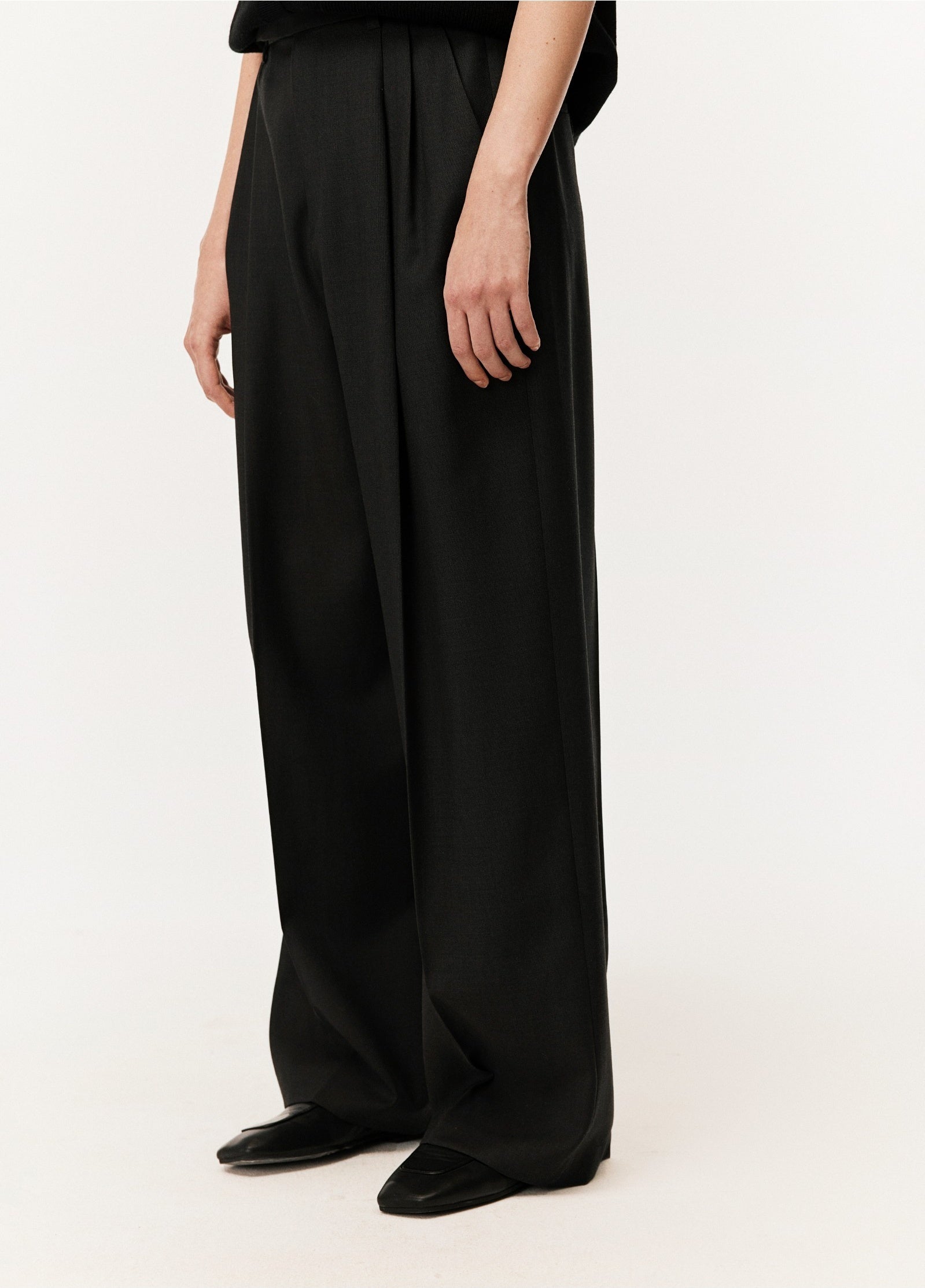 Damen Loose Hose mit Falten & Taschen Grau LESS