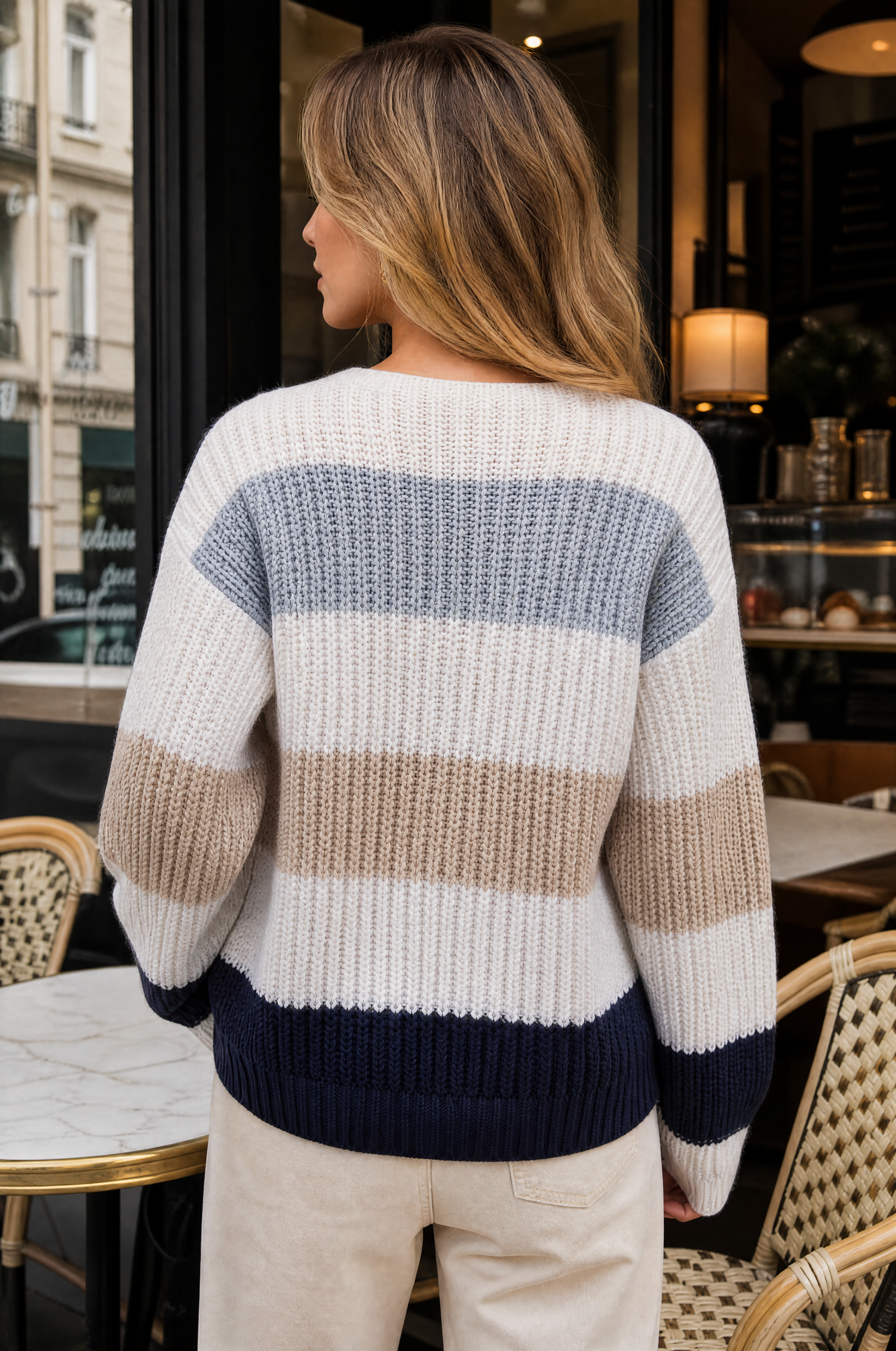 Grobstrick Baumwoll-Pullover mit V-Ausschnitt und Blockstreifen Frühling