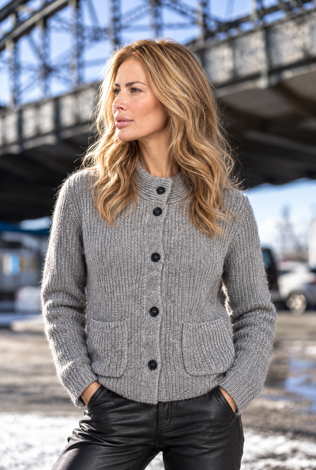 Damen Strickjacke Grau Stehkragen Knopfleiste Taschen Winter Herbst Damenmode