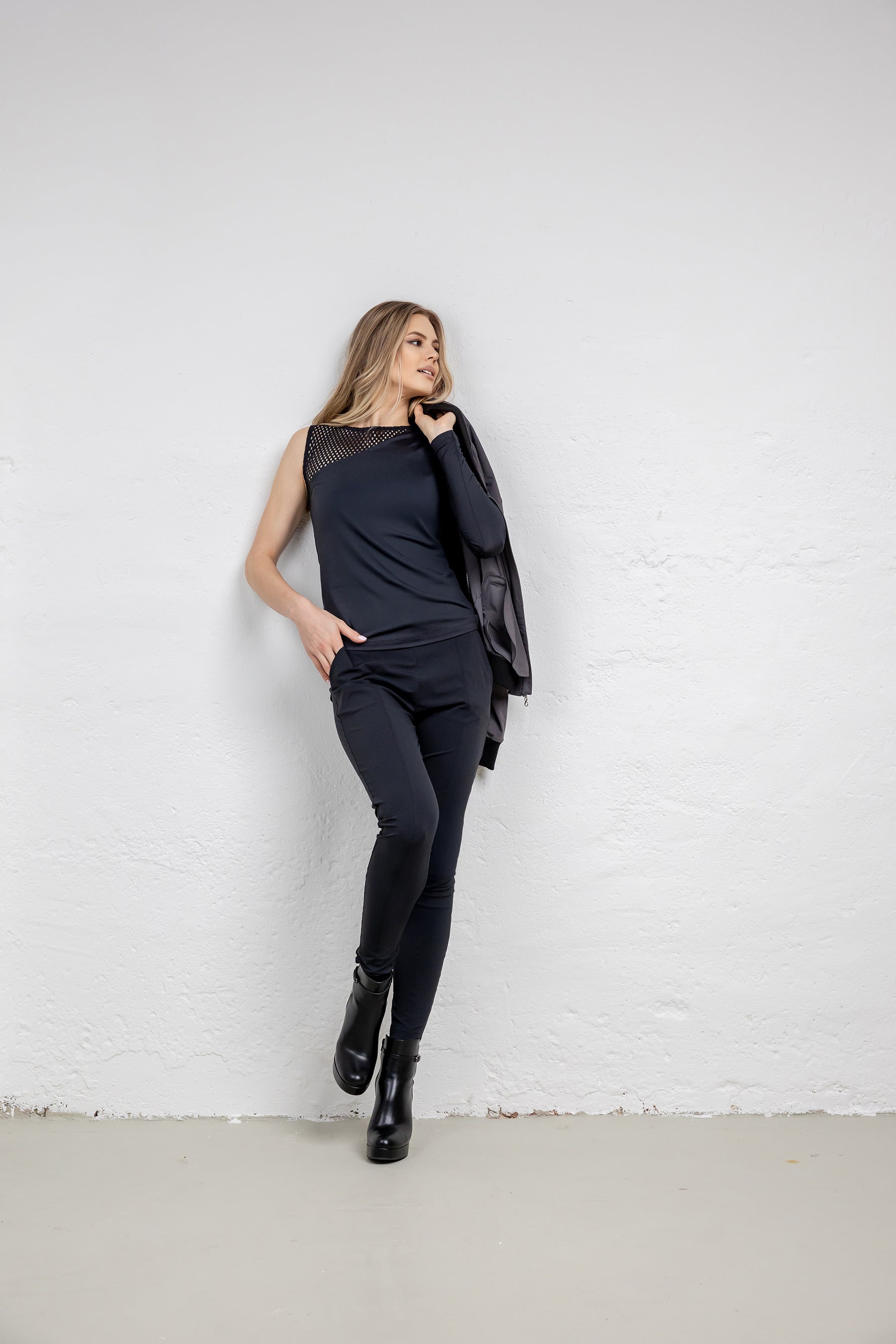 Travel 8 Figurbetonte Hose - NAVY Travel 8