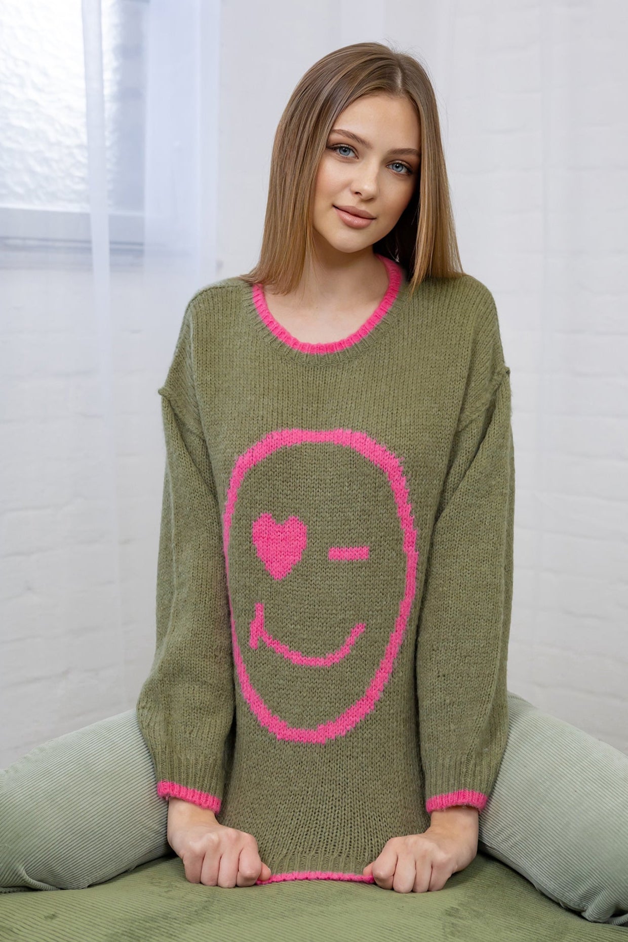 Six-o-seven Pullover mit Emoji OLIVE