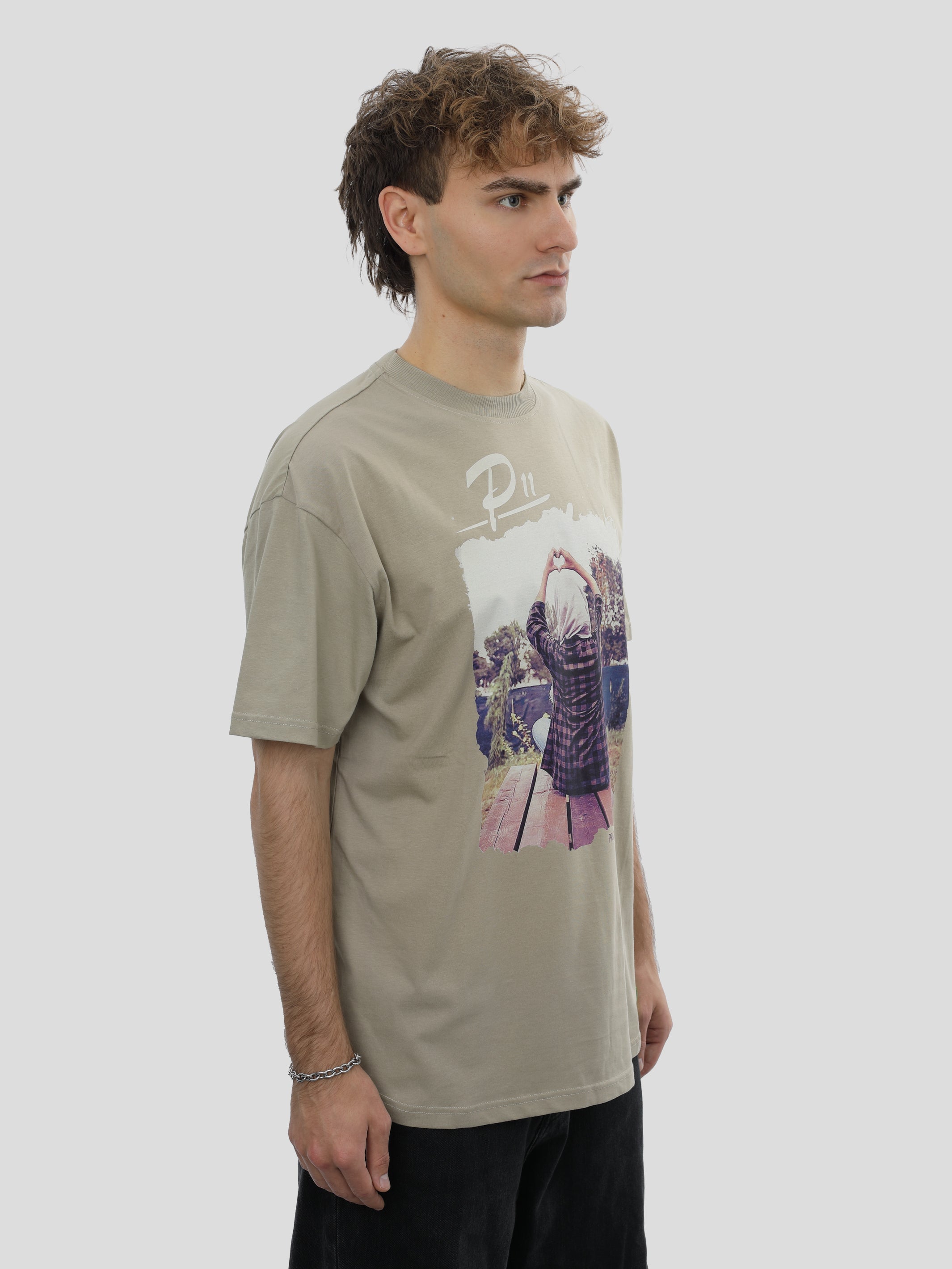 Oversized Unisex T-Shirt Heart Print in Olive