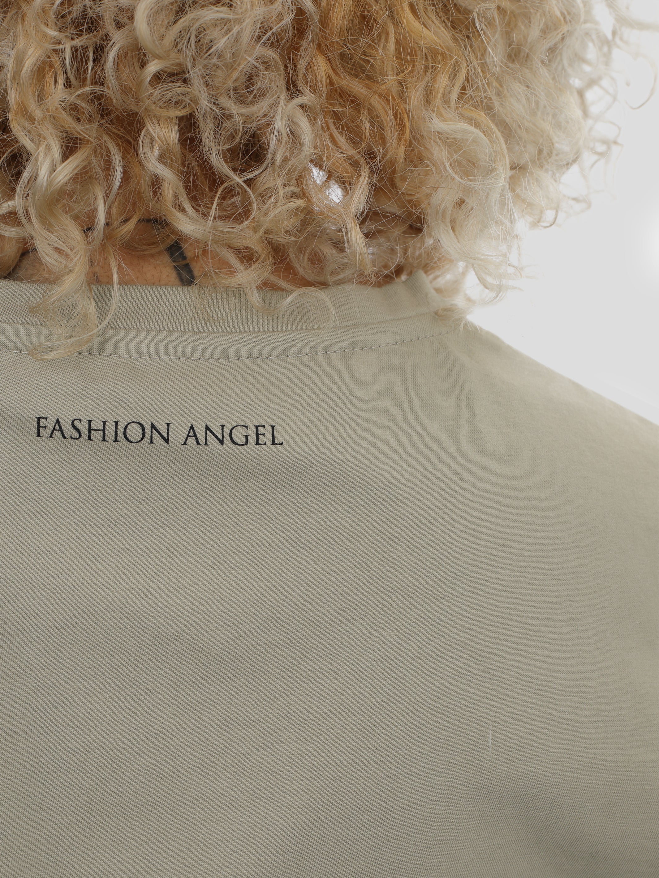 T-Shirt mit Saumschleife und Print in Olive