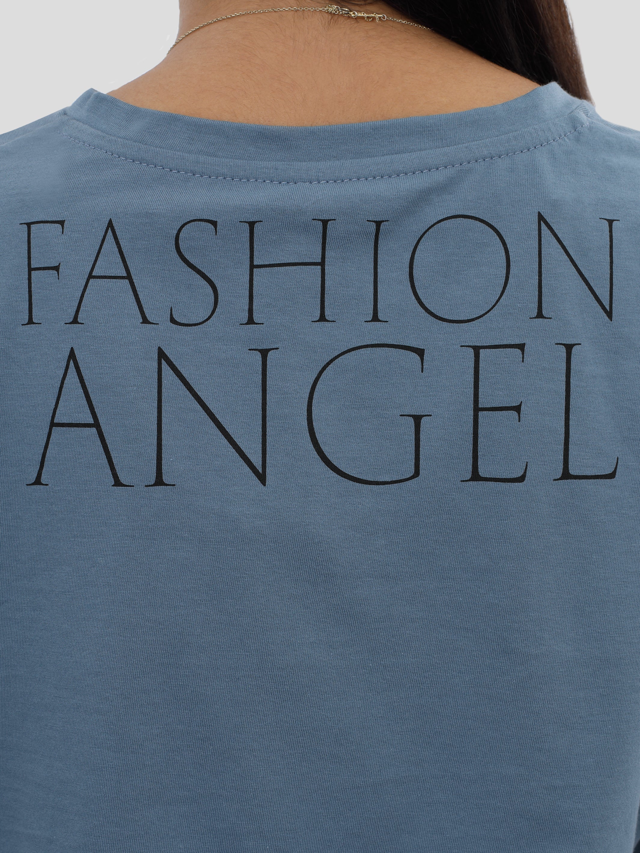 T-shirt with hem loops and V-neck in blue