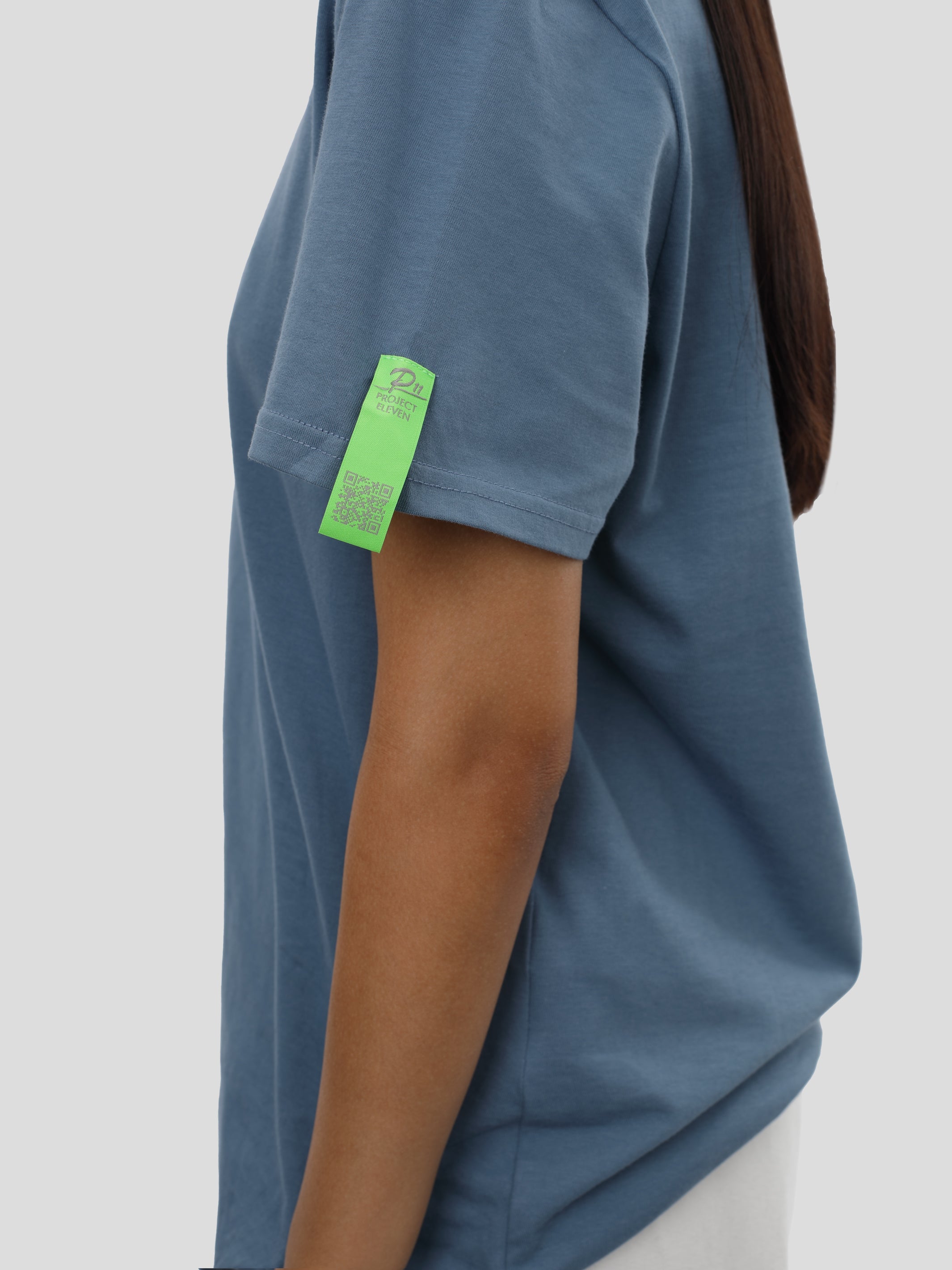 T-shirt with hem loops and V-neck in blue