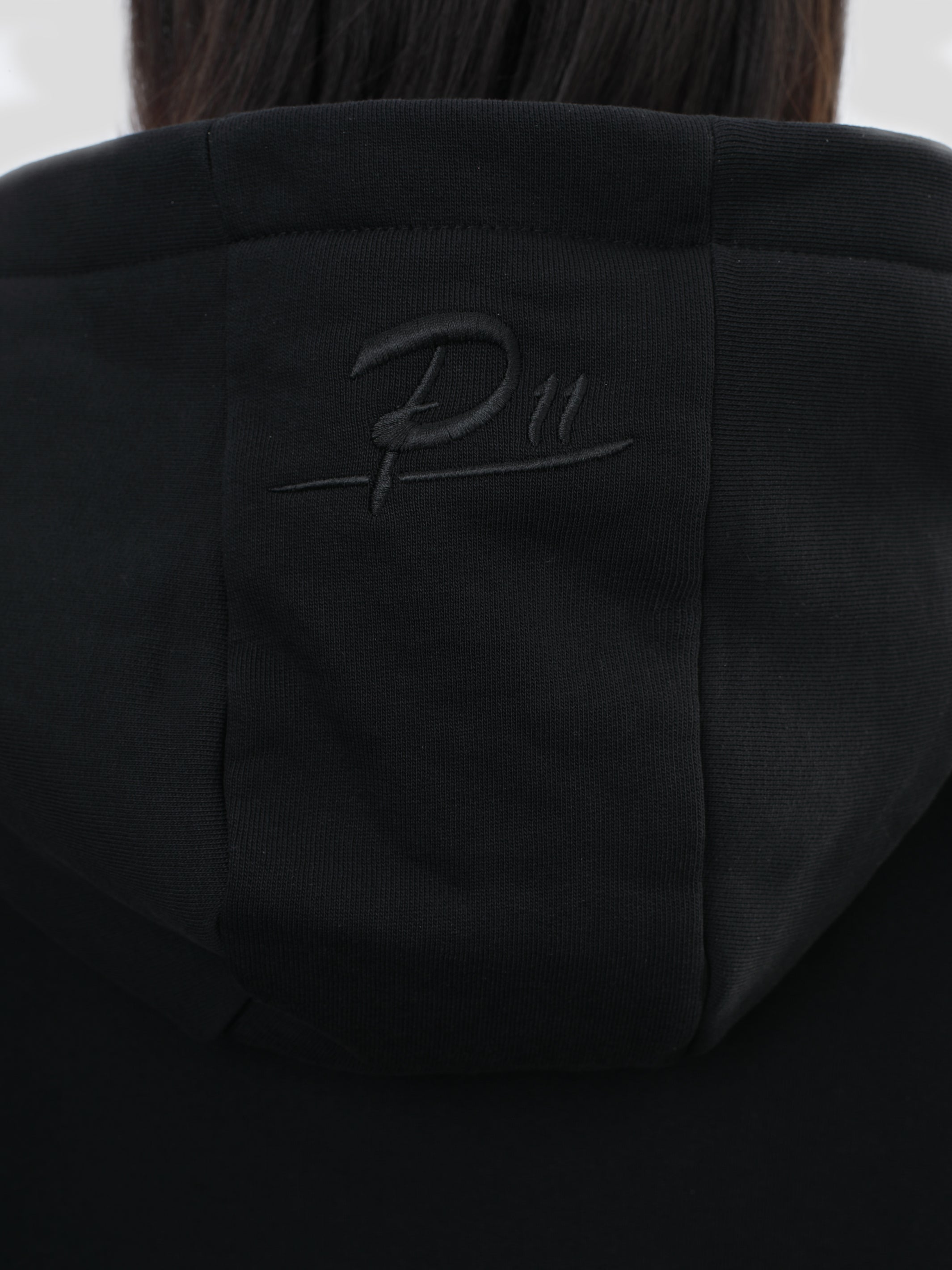 Hoodie Boxy Unisexe avec broderie en noir