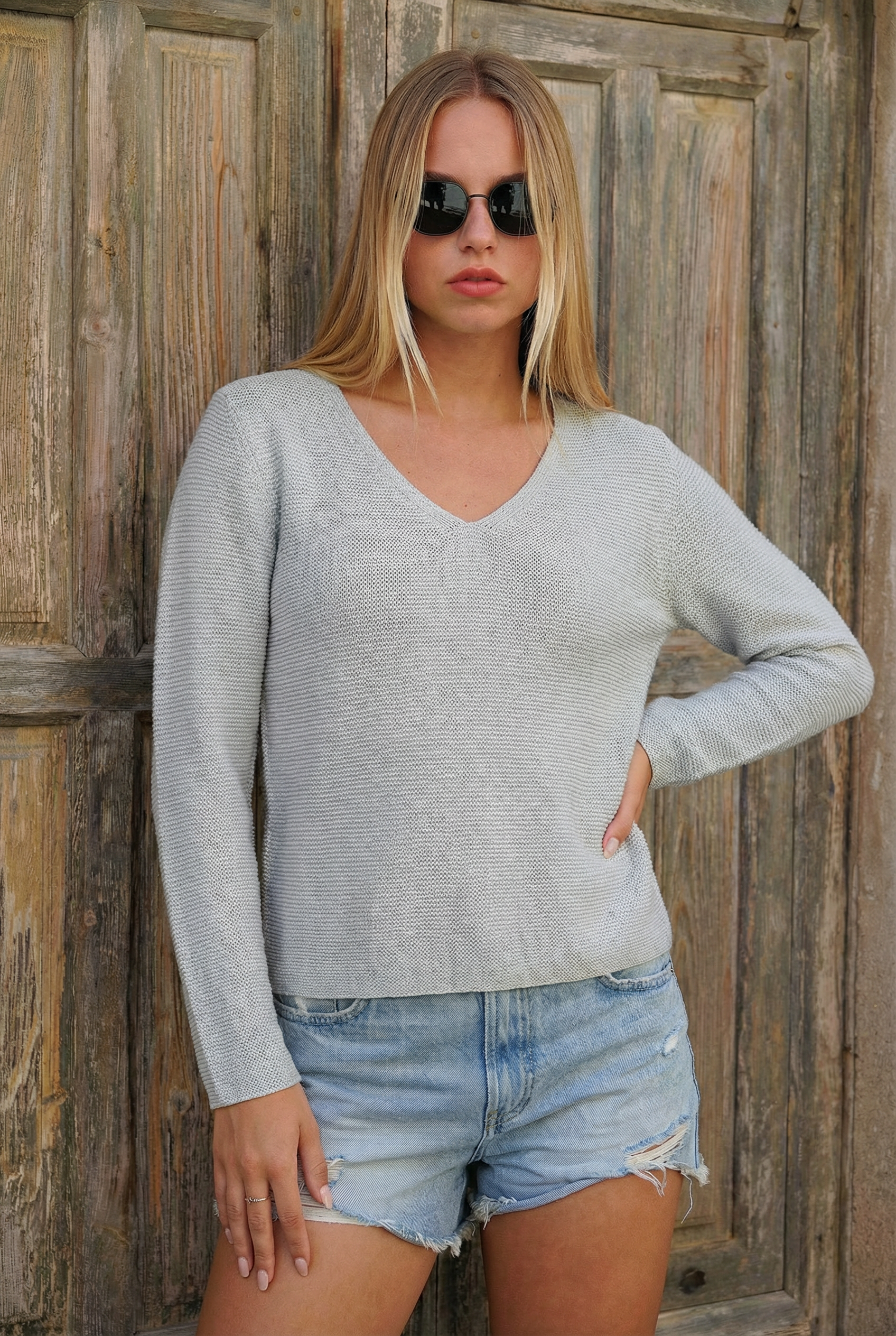 Damen V-Ausschnitt Pullover mit Lurex Grau, schimmernder Fashion Look