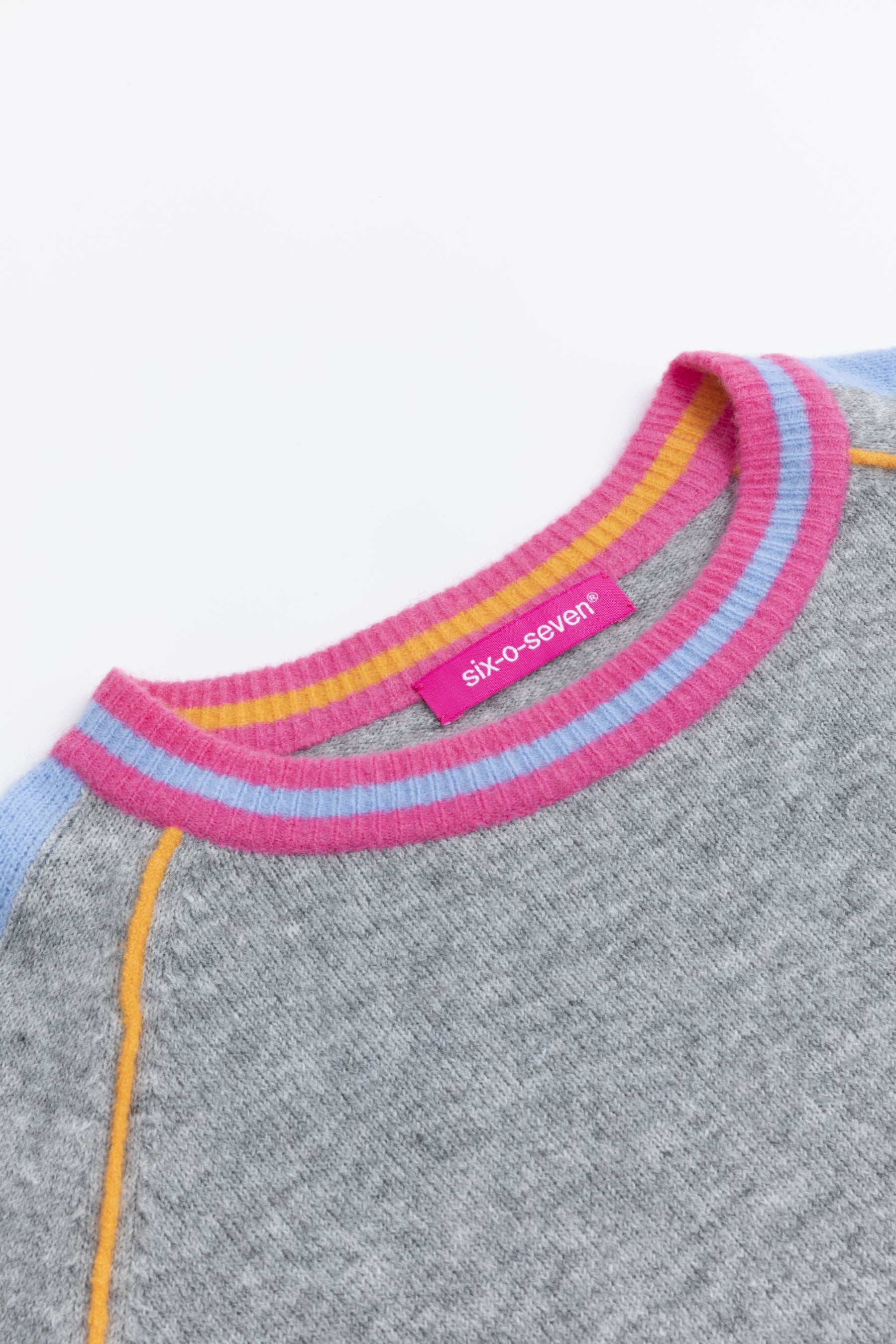 Strickpullover mit bunten Akzenten LIGHT GREY