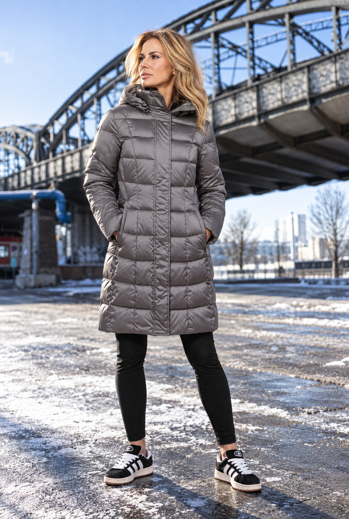 Abrigo de plumón entallado para mujer con acolchado geométrico: moderno y elegante para otoño
