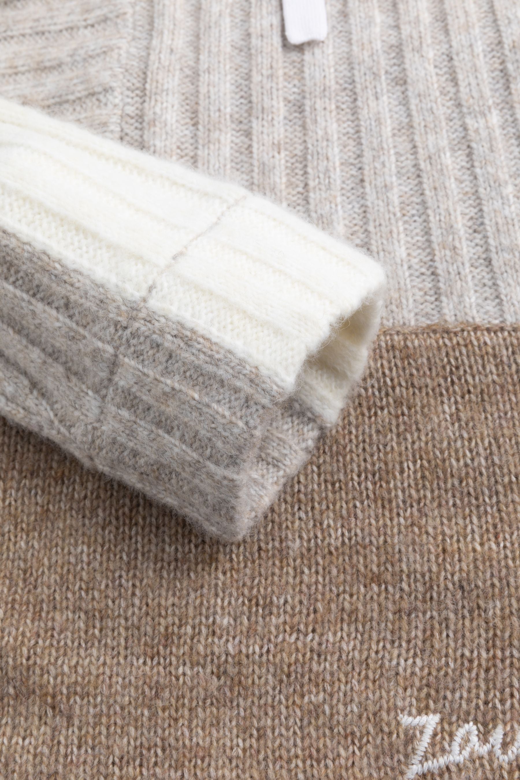 Zaubermond Kapuzenpullover mit Sternenmuster MARMOR