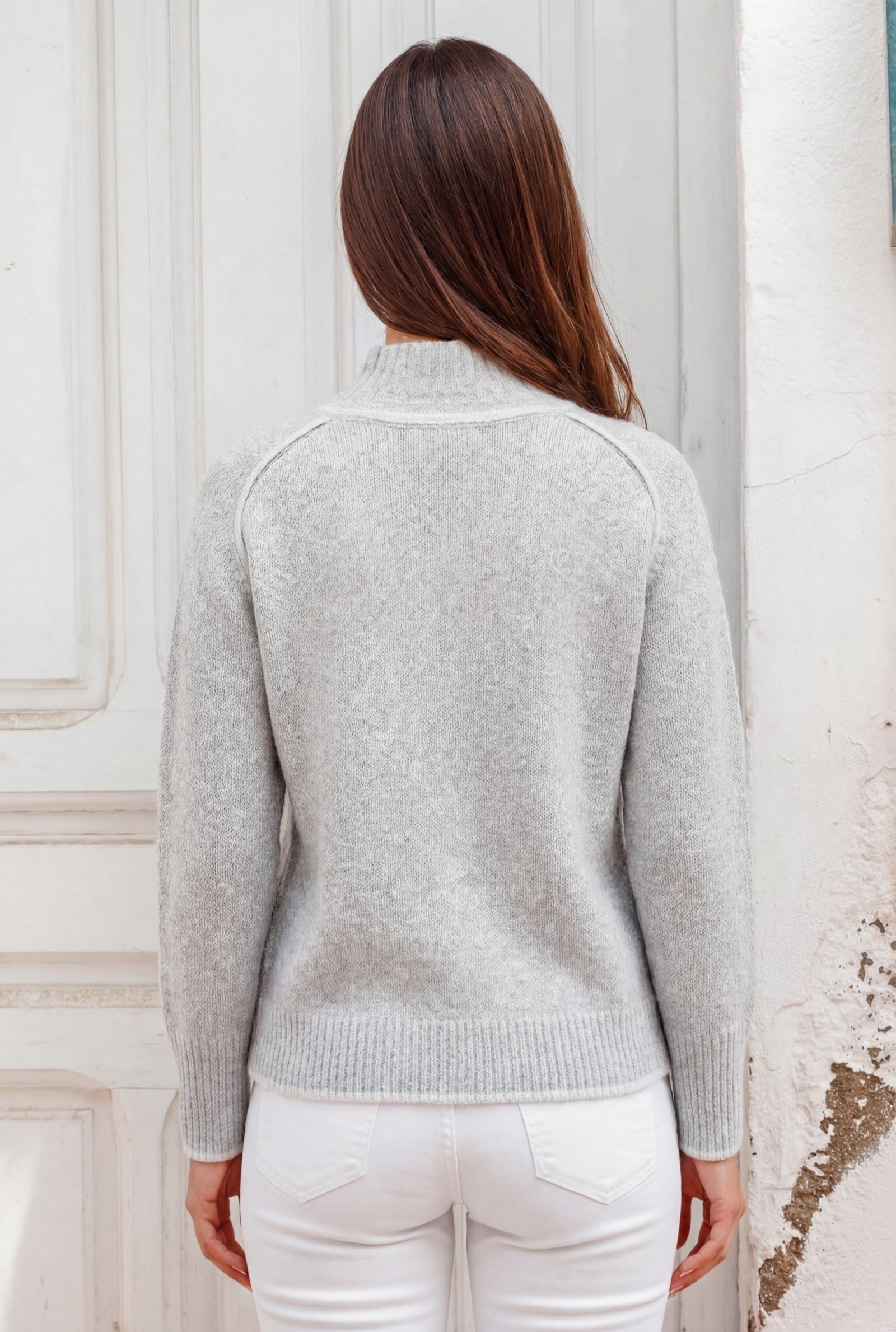 Raglan Turtle Neck Pullover im frischen Grau mit Kontraststreifen