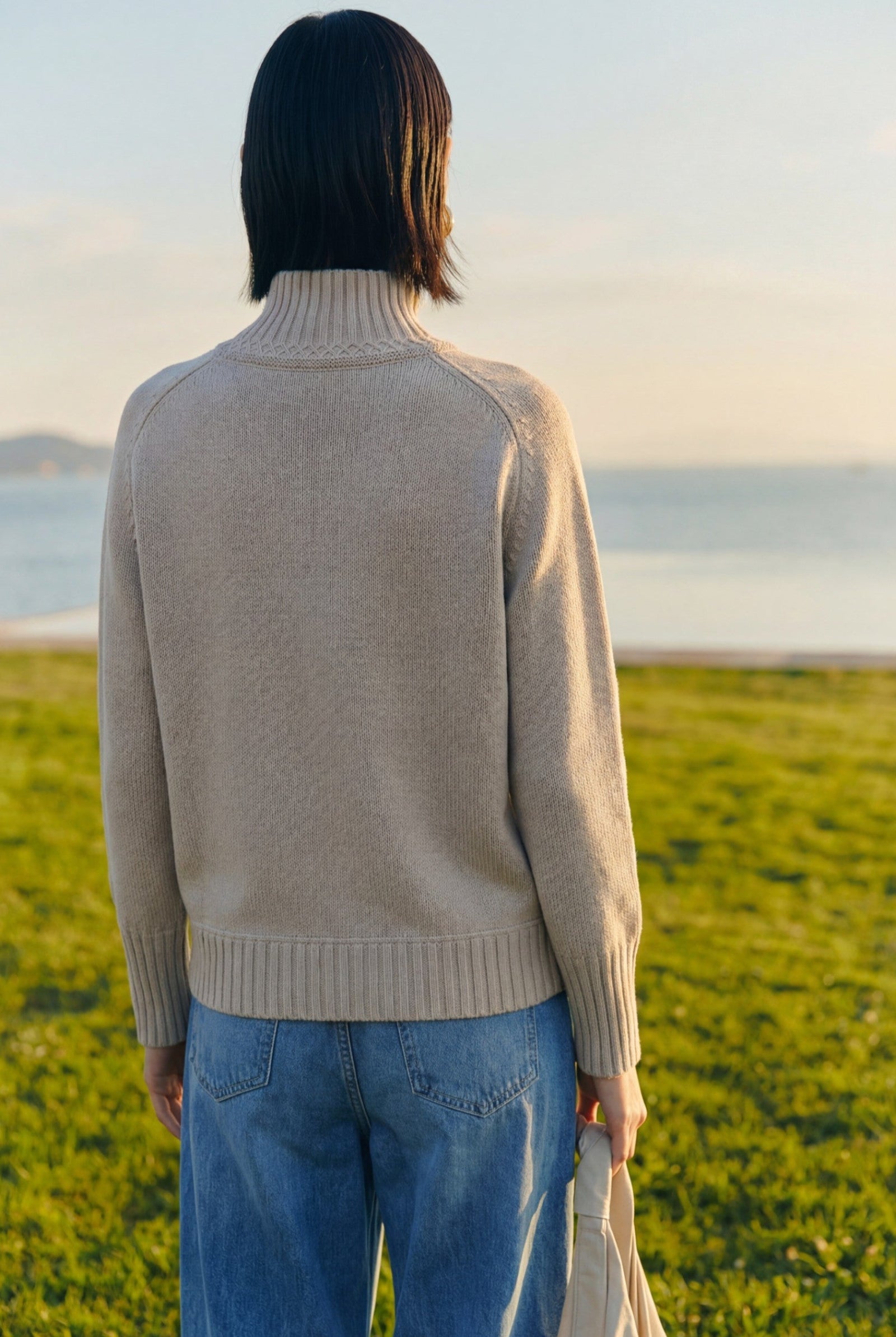 Damen Taillierter Pullover mit hohem Stehkragen und Raglan Beige