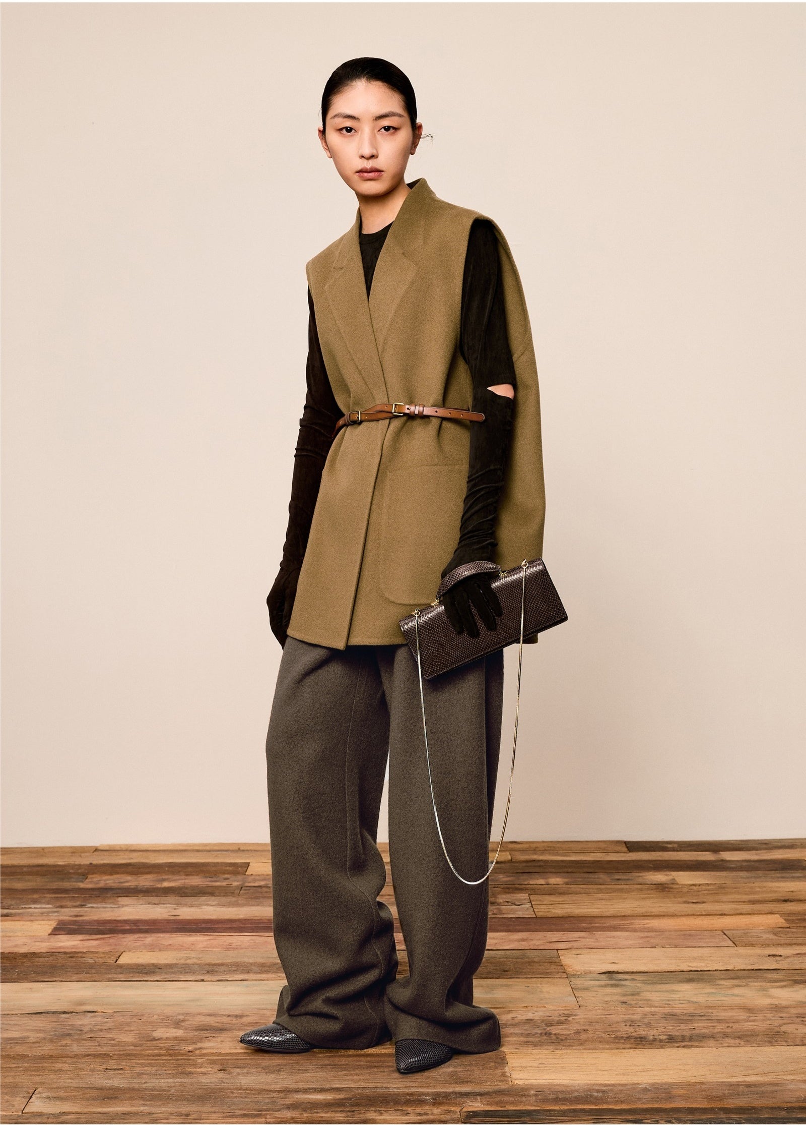 Damen Regular Wollweste mit Reverskragen & Bindeband LESS