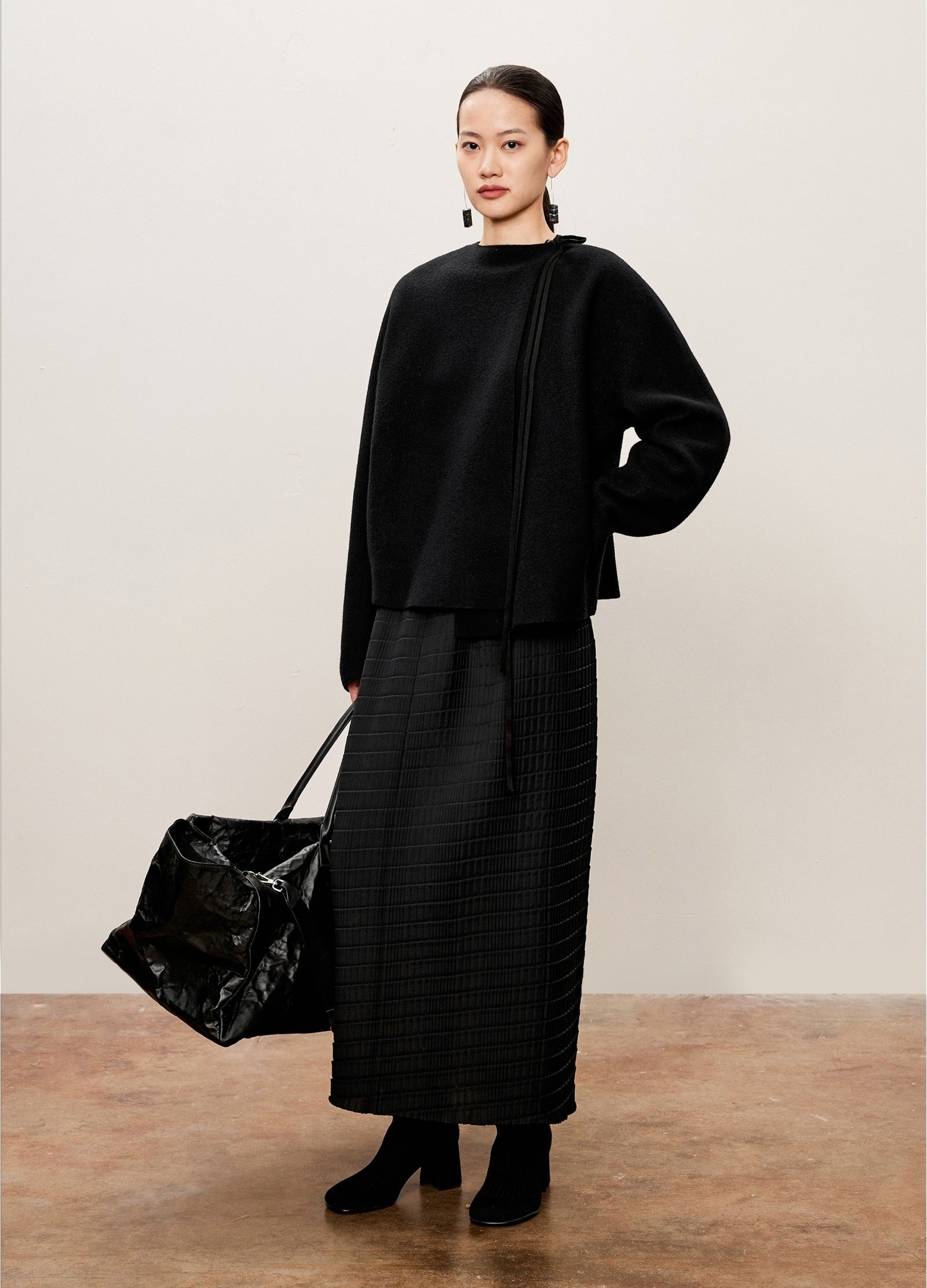 Damen Slim Plissee-Rock mit seitlichem Reißverschluss Schwarz LESS