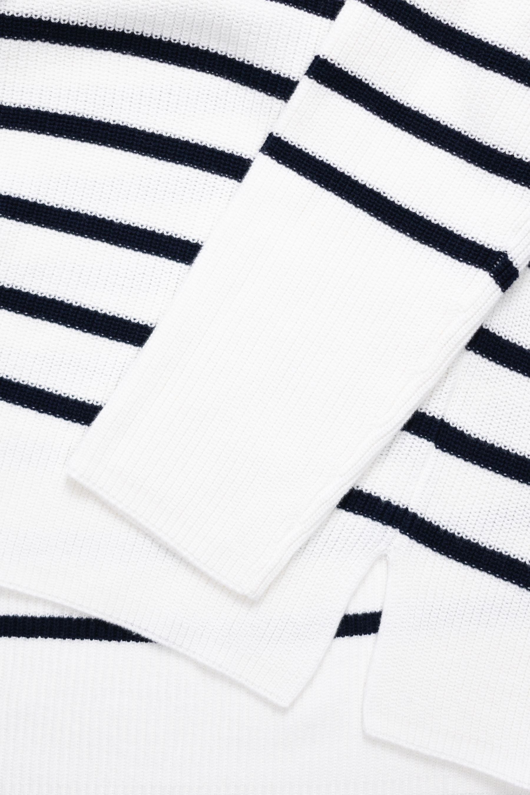 Gestreepte gebreide trui met lichte opstaande kraag OFF WHITE