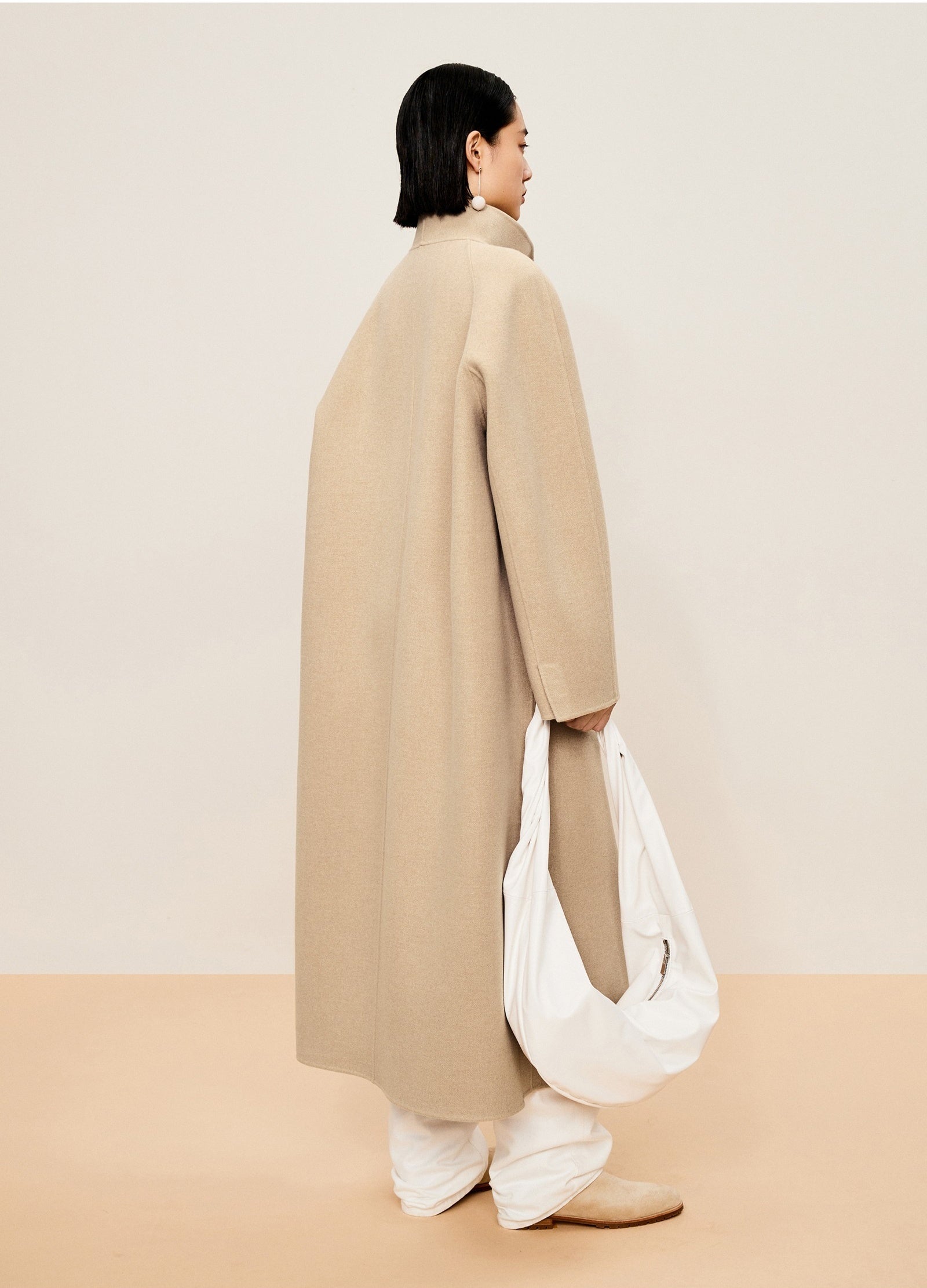 Damen Regular Wollmantel mit gerader Linie in Beige LESS