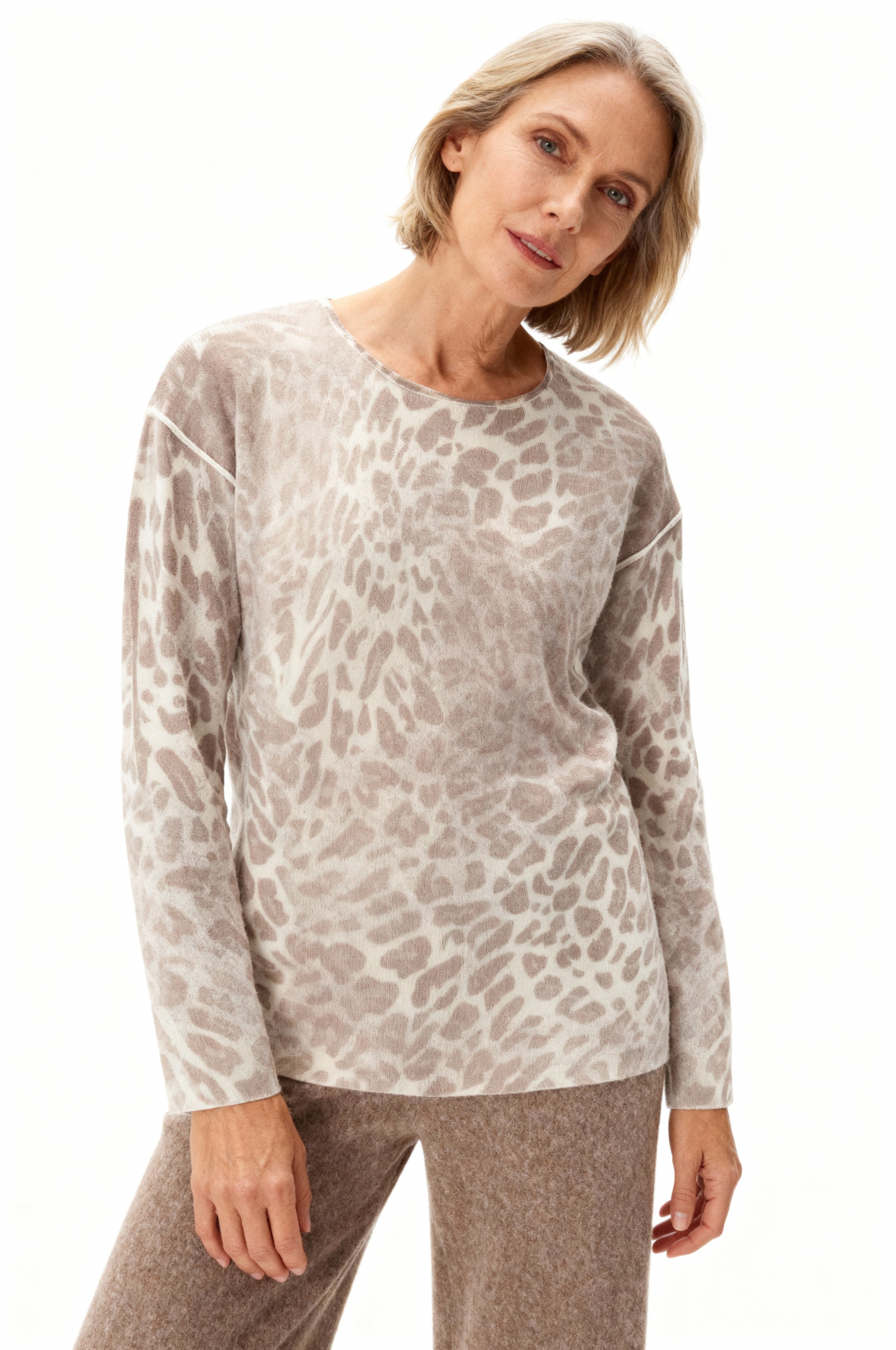 Damen Regular Strickpullover mit Inside out Leoparden Print aus Kaschmirmix six-o-seven