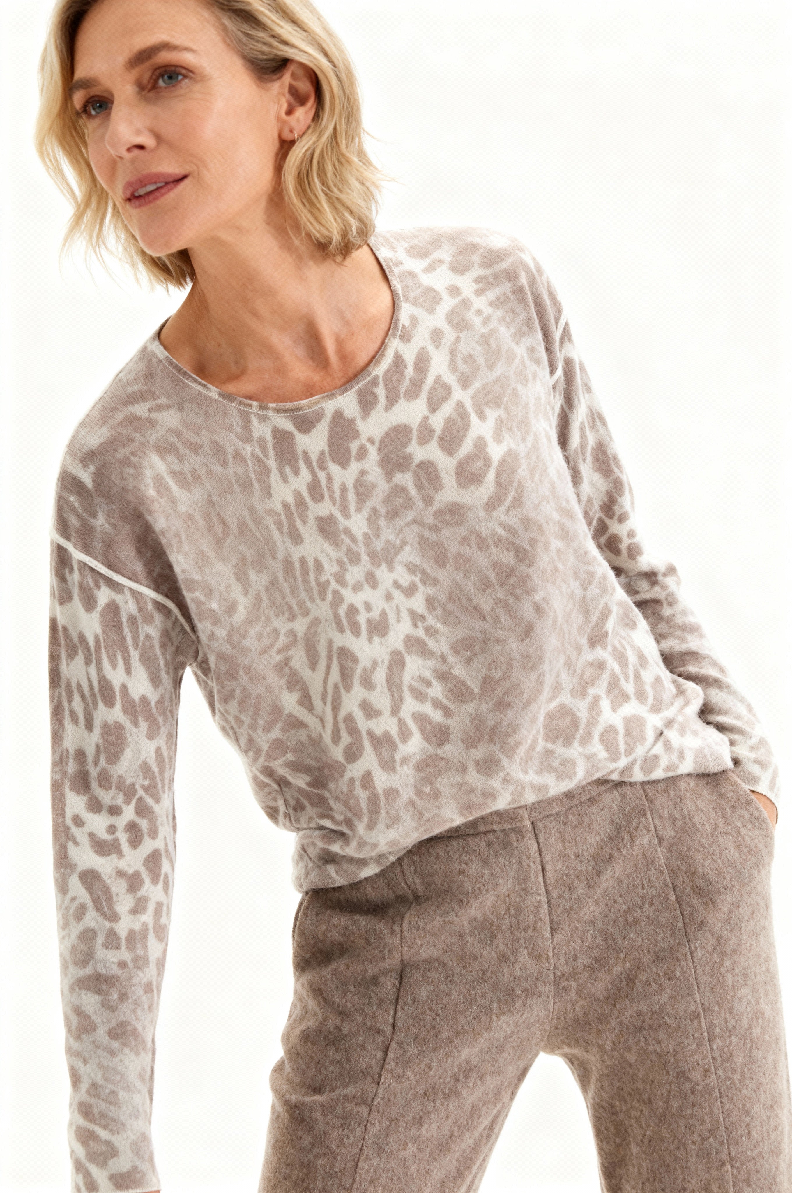 Damen Regular Strickpullover mit Inside out Leoparden Print aus Kaschmirmix six-o-seven